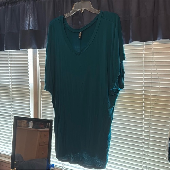 Teal 3/4 Shirt WORN ONCE - Picture 2 of 2